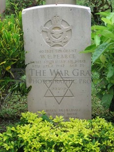 TRINCOMALEE WAR CEMETERY - PEARCE, WILLIAM ERNEST